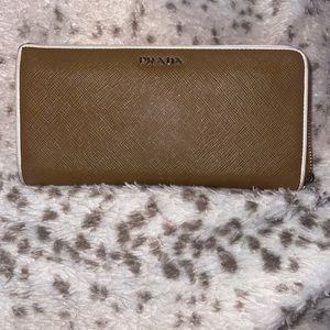PRADA wallet in EUC